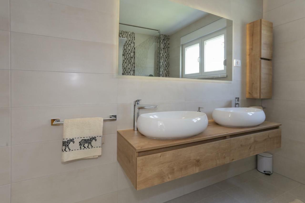 Life - New And Luxury Holiday House Kaštela Exterior foto